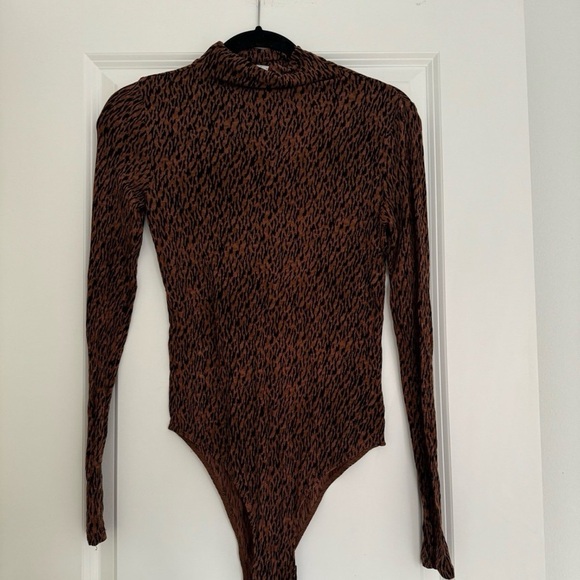 Leith Tops - Nordstrom Leith women’s brown animal print long sleeve bodysuit top size small